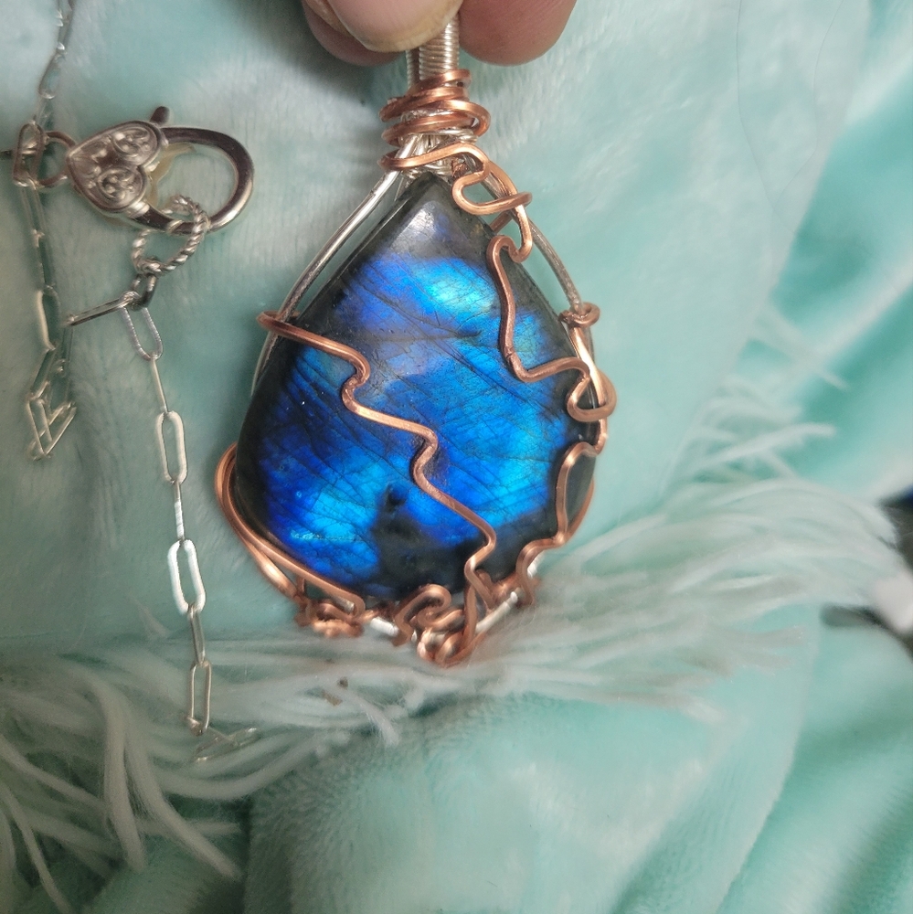 75ct Blue Fire  Canadian Labradorite Pendant